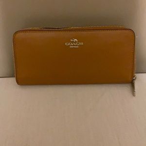 Coach smooth, slim accordion zip wallet